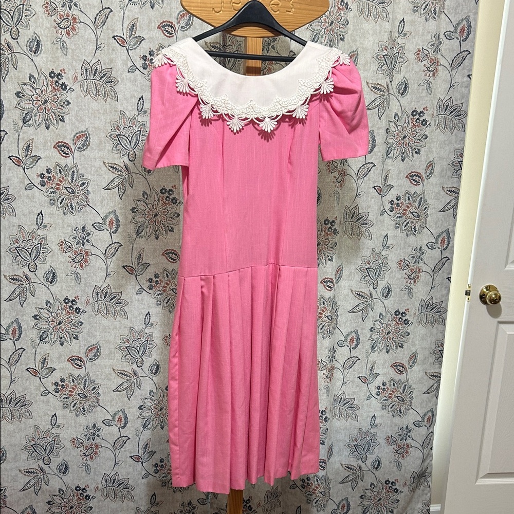 Elegant Pink Lace Collar Dress